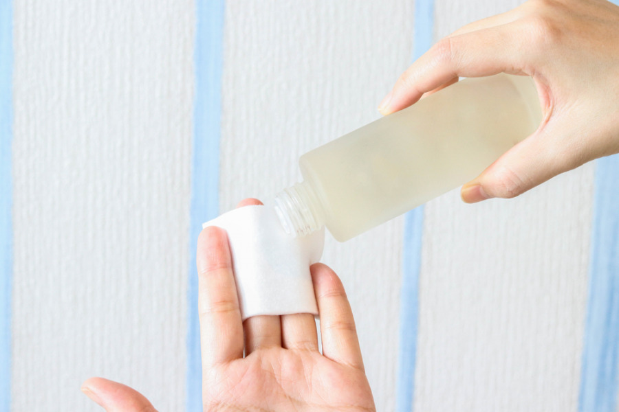 预防皮肤敏感 - 使用爽肤水