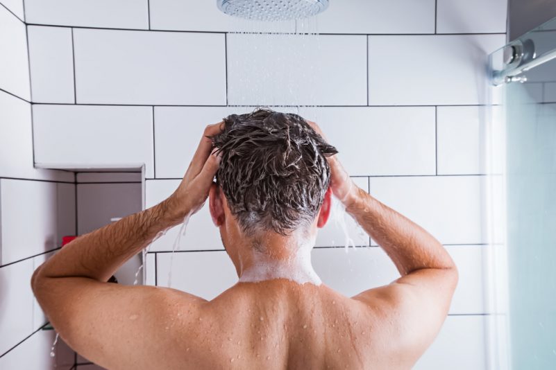 植髮後應使用冷水洗頭, 並使用溫和的洗頭水